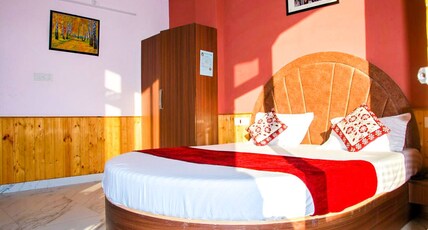 Cafe Saffron & Cottages Manali Room Type - Deluxe Room