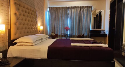 Hotel Vaishnavi Room Type - Suite AC