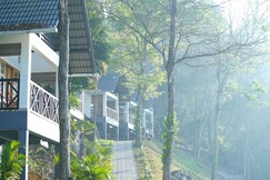 Woodrose Resort | Restaurant & Pool