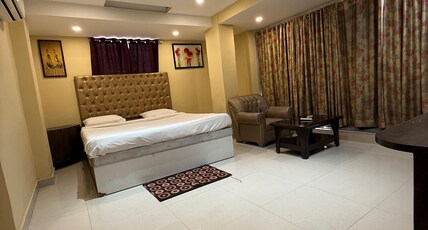 Hotel Bodhraj Inn Room Type - Deluxe Room with City View