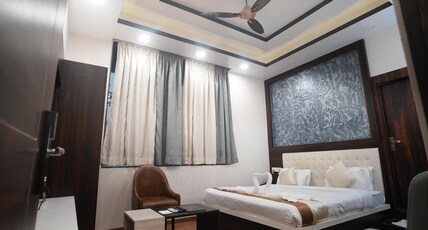 Hotel Rudra Regency Room Type - Premium deluxe twin bed room
