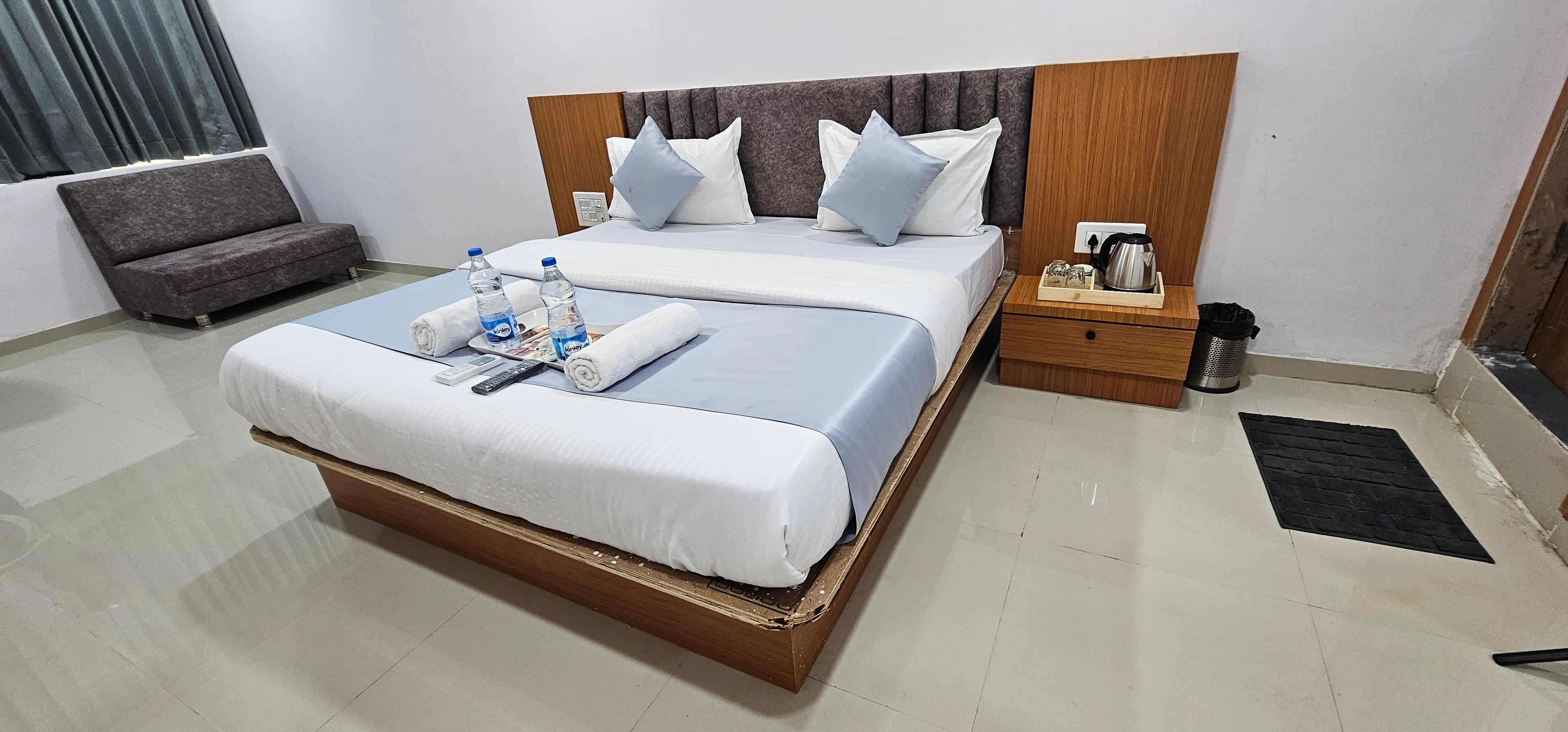 Hotel 4 Season - Tap to explore photos