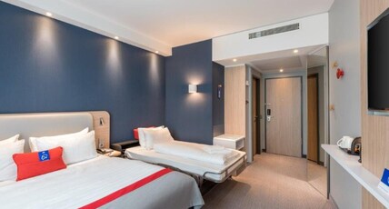 Holiday Inn Express - Sindelfingen Room Type - 1 Queen Standard Single Sofa Bed Holiday Inn Express - Sindelfingen Room Type - 1 Queen Standard Single Sofa Bed