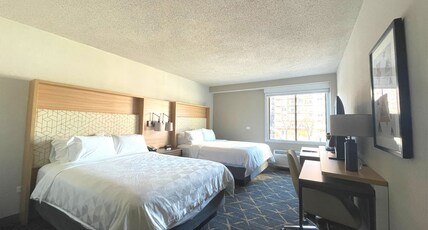 Holiday Inn Hotel & Suites Chicago - Downtown Room Type - 2 Queen Mobility Accessible Tub