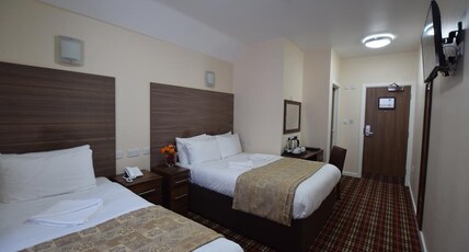 Lucky 8 Hotel London Ilford Room Type - Triple Room
