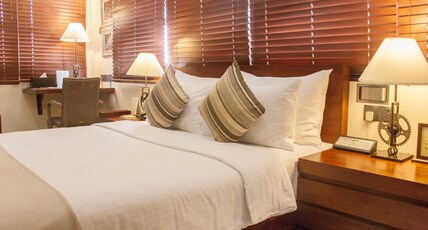 Colombo Court Hotel & Spa Room Type - Deluxe Room