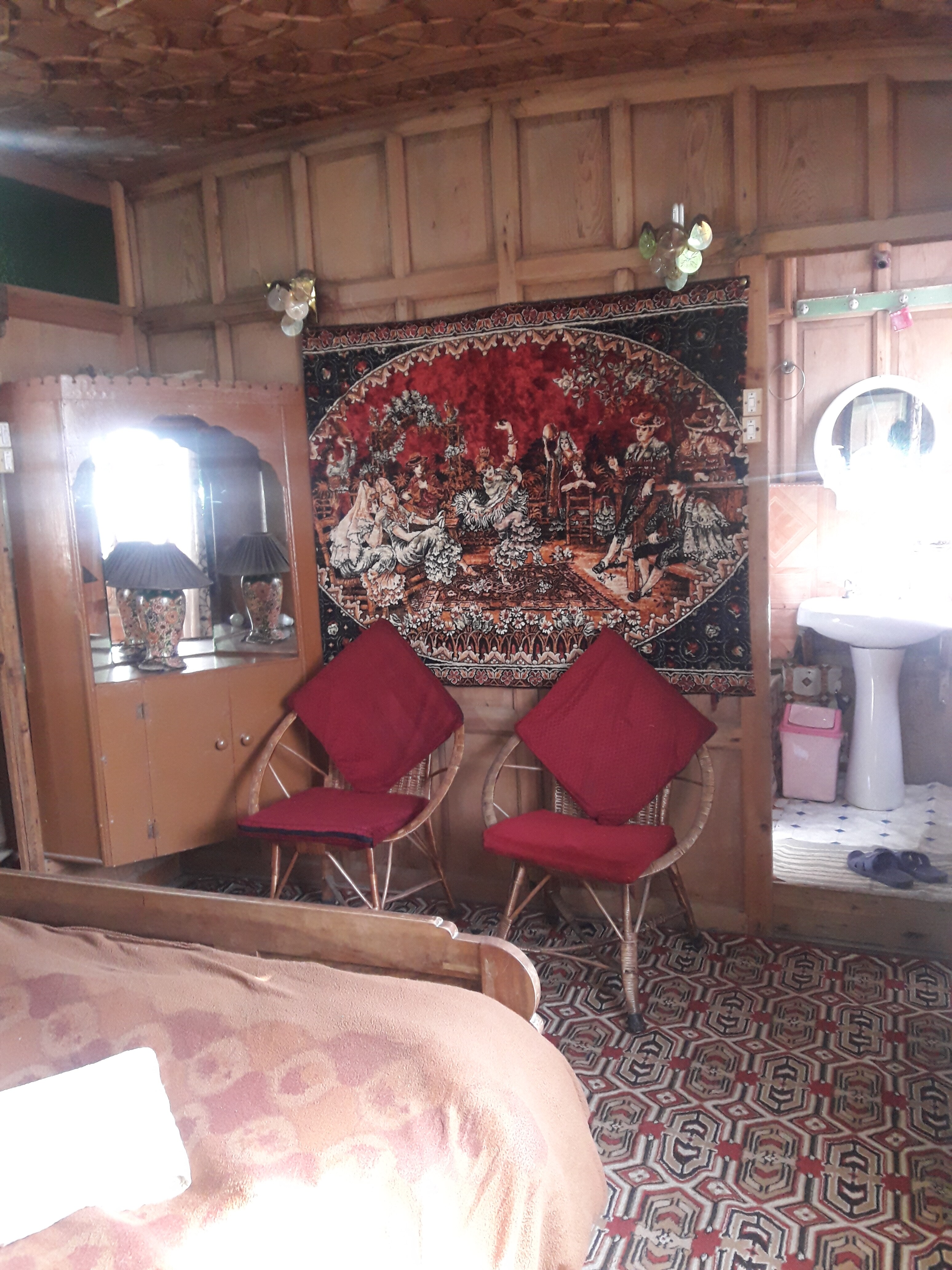 Young Minar - Tap to explore photos