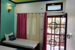 Shivlok Inn, Guptkashi