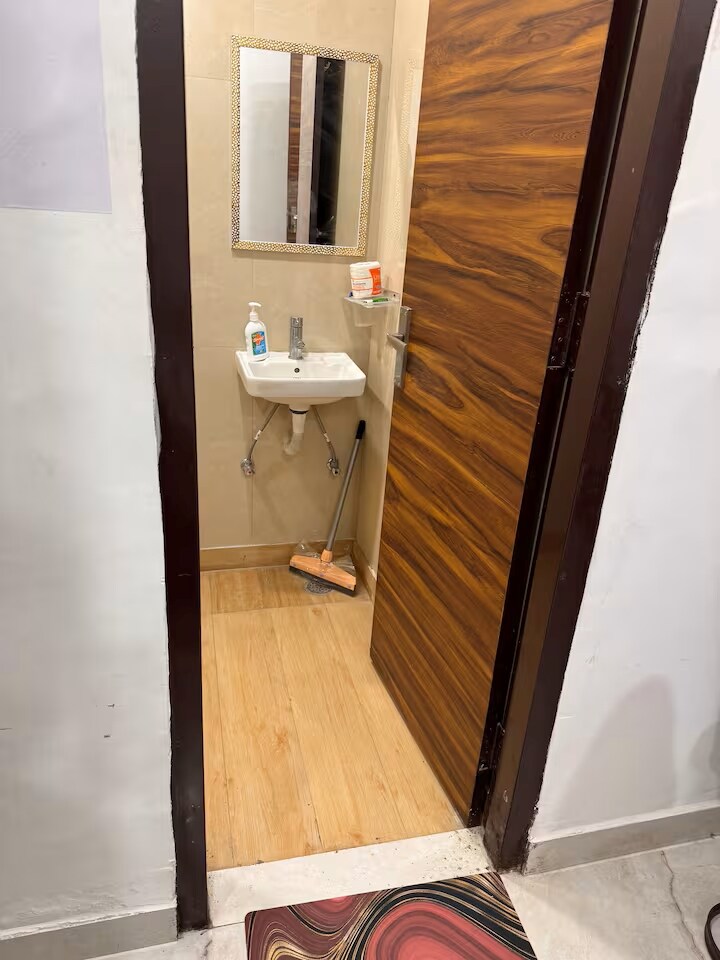Females Only clean decent Room in a 3bhk flat - Tap to explore photos