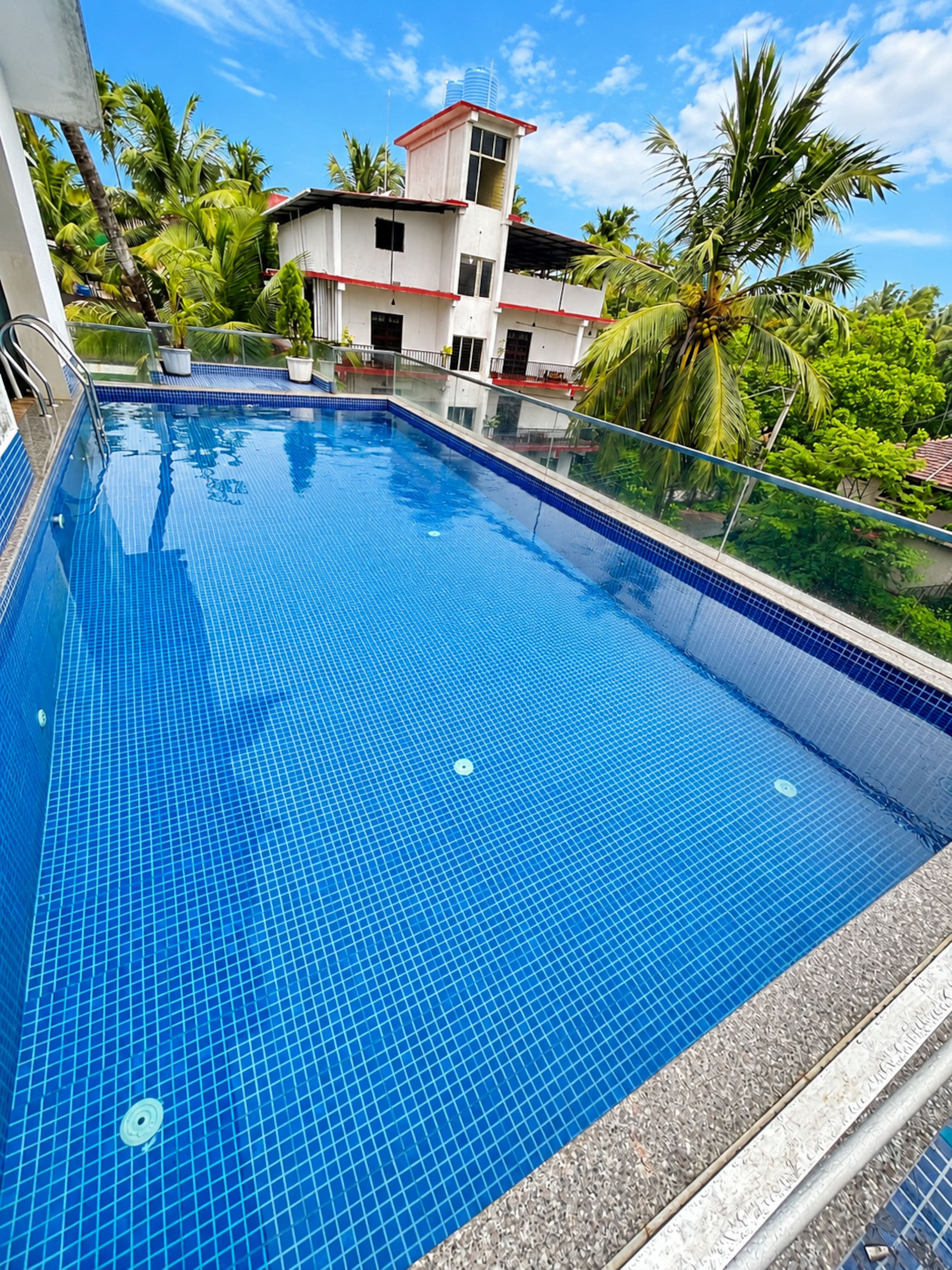 Private Luxury Mansion Pool Bar Entertainment - Tap to explore photos