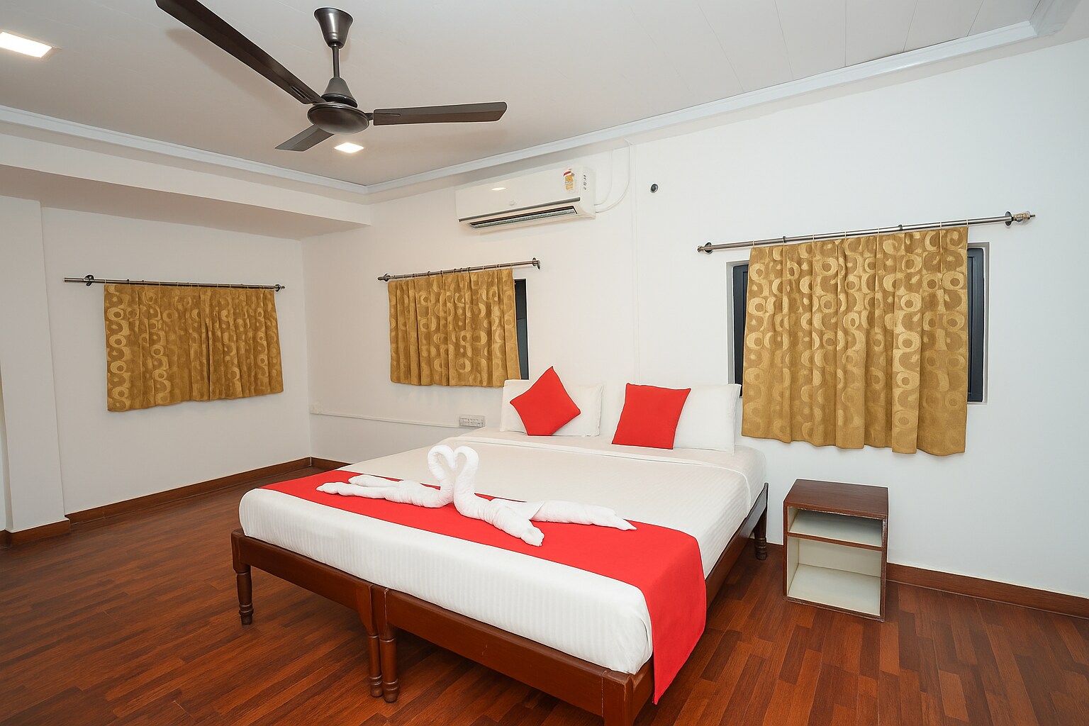 Omnia Beach Resort - Tap to explore photos