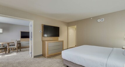 DoubleTree by Hilton Phoenix Chandler Room Type - 1KING 2 RM DLX STE-SOFABED