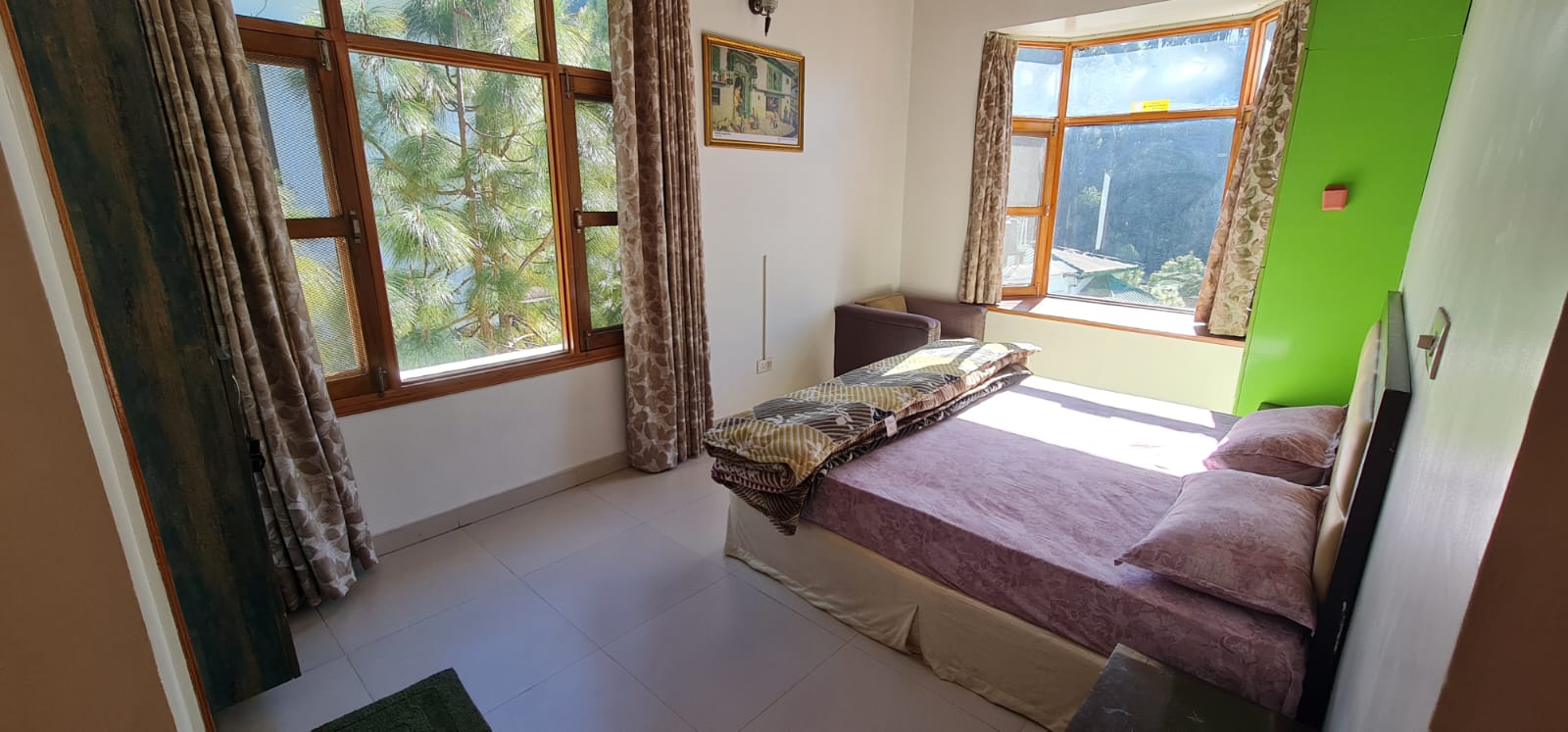 PentHouse AT - Tap to explore photos