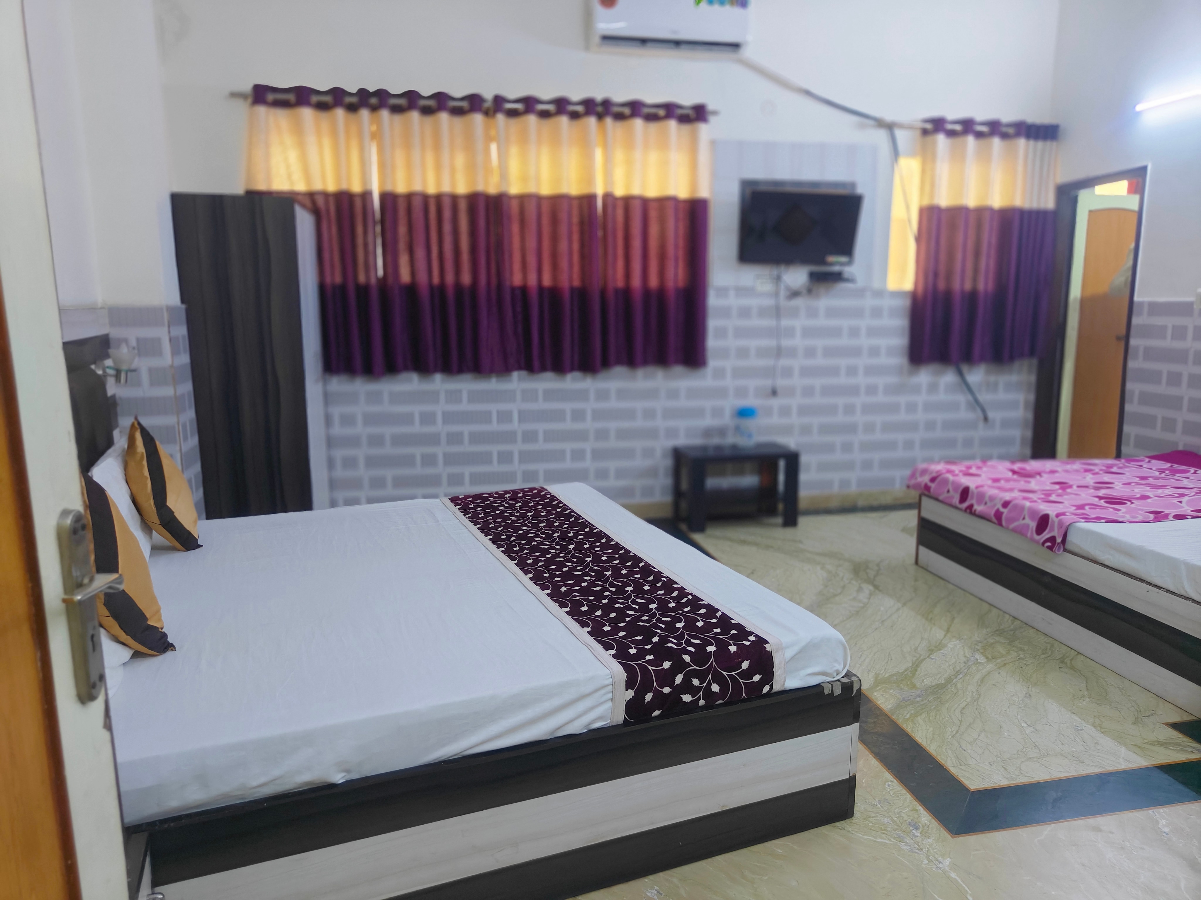 Hotel Sarwan - Tap to explore photos
