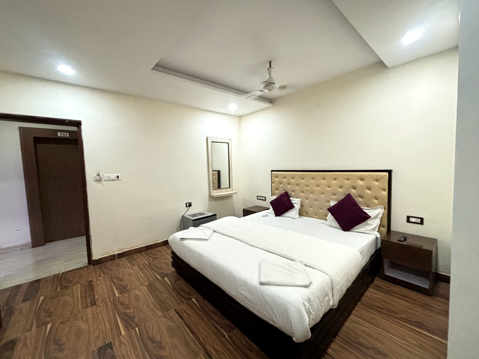 Sharda Holidays Homes Inn - Tap to explore photos
