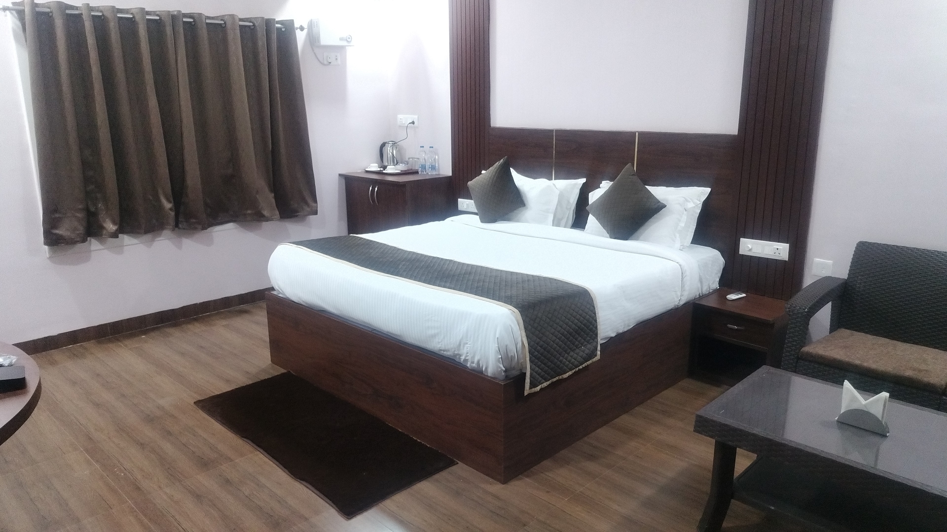 Bagha-Bandhav Resort - Tap to explore photos
