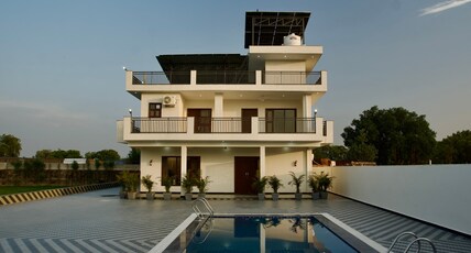 CasaBianca Private Luxury Oasis with Pool Lawn Room Type - CasaBianca Private Luxury Oasis with Pool Lawn