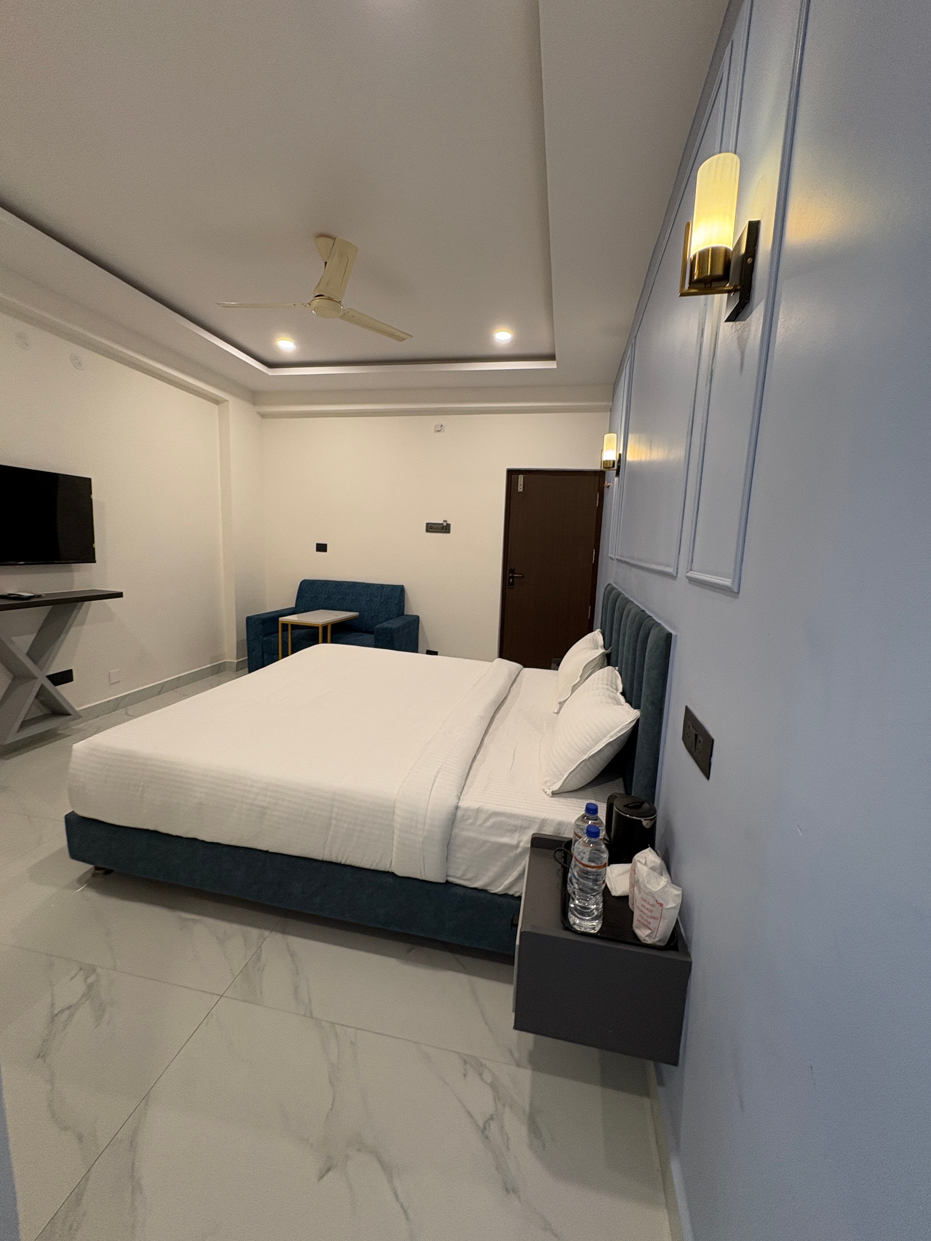 Hotel Dhanwik - Tap to explore photos