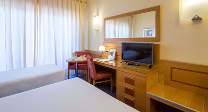 Best Western Hotel I Triangoli Room Type - 1 King Bed, One Extra Single Bed, Classic Triple Room Best Western Hotel I Triangoli Room Type - 1 King Bed, One Extra Single Bed, Classic Triple Room