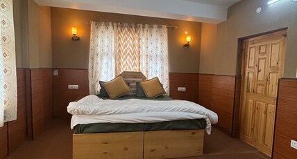 Jolly HomeStay Kaza Room Type - Bedroom 1