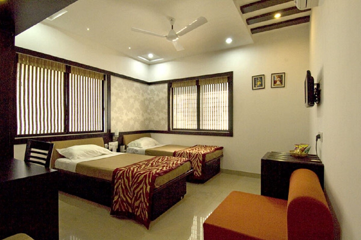 Hotel Atithi Inn(Guest House) - Tap to explore photos