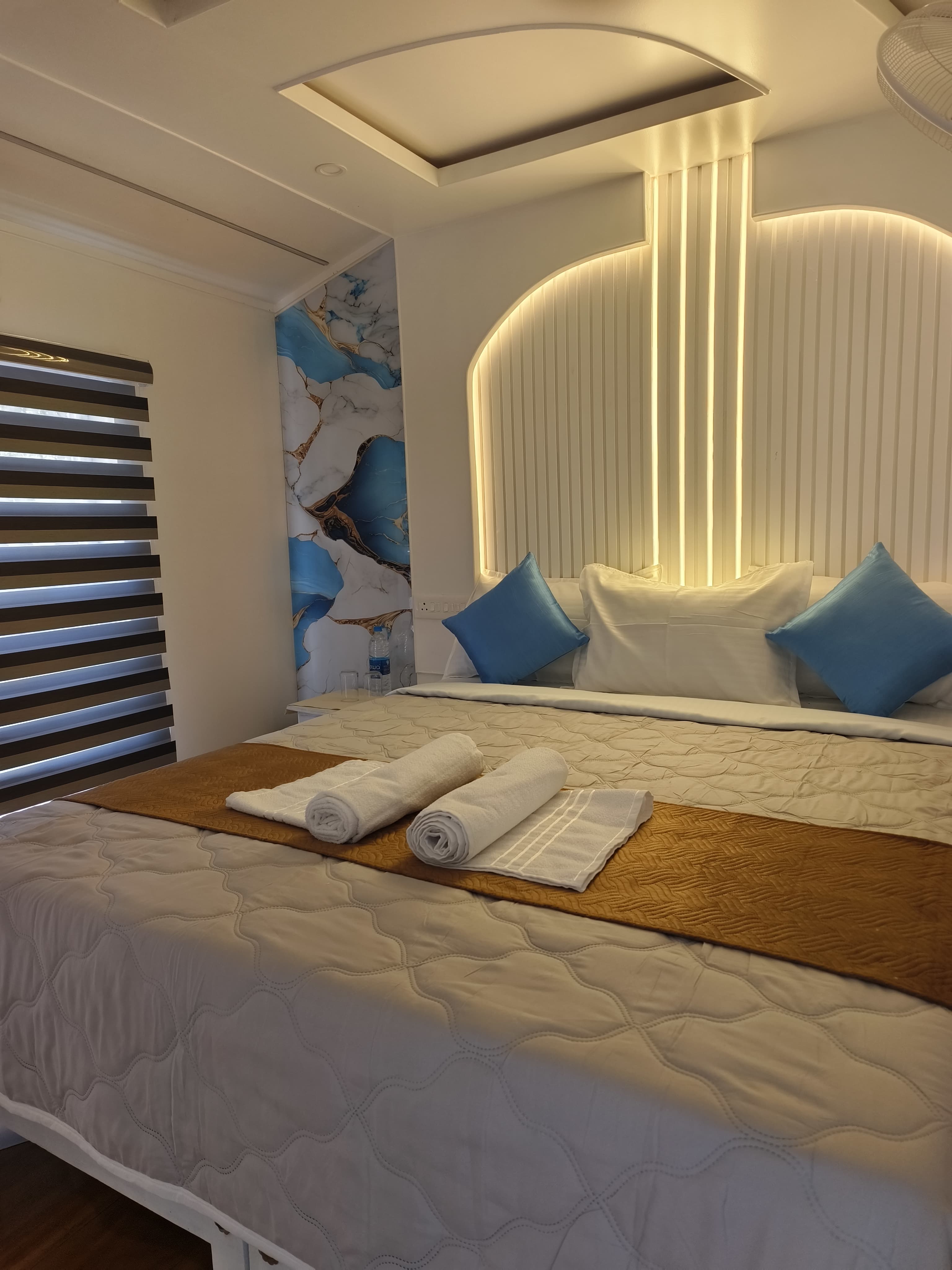 Kerala Marigot Cruise Houseboat - Tap to explore photos