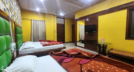 Hotel Step Inn Gold Room Type - Deluxe Quadruple Bedroom with AC