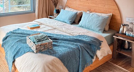 Bleeblu Stays | Jibhi Room Type - Duplex Room with Mountain view