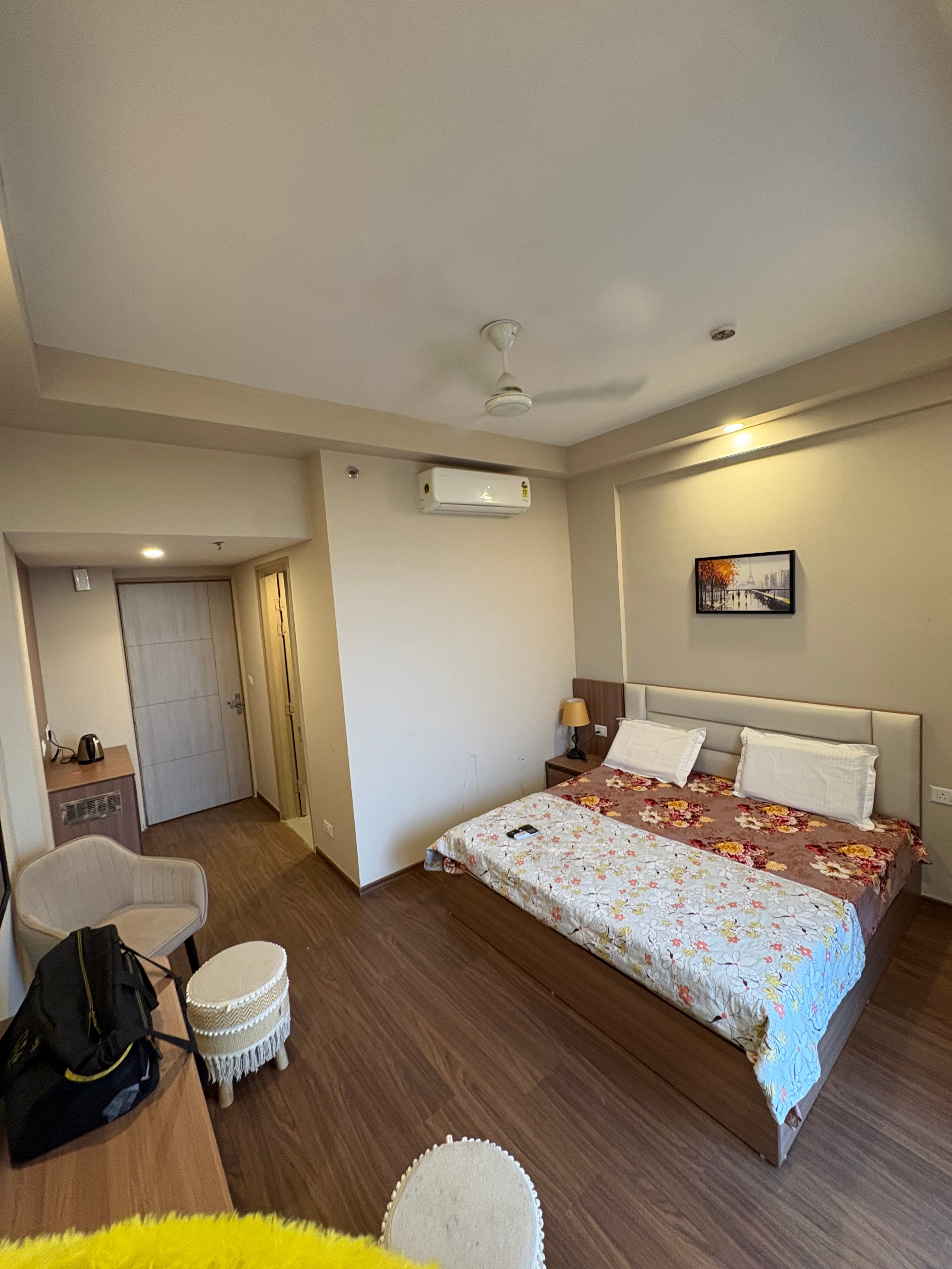 Omaxe luxury stay - Tap to explore photos