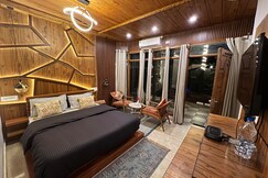 House of Lights, Solan