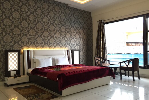 Hotel White City