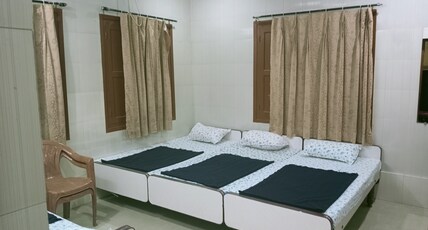 Ashiyana Hotel opp. Jain Derasar Room Type - FOUR BED AC ROOM