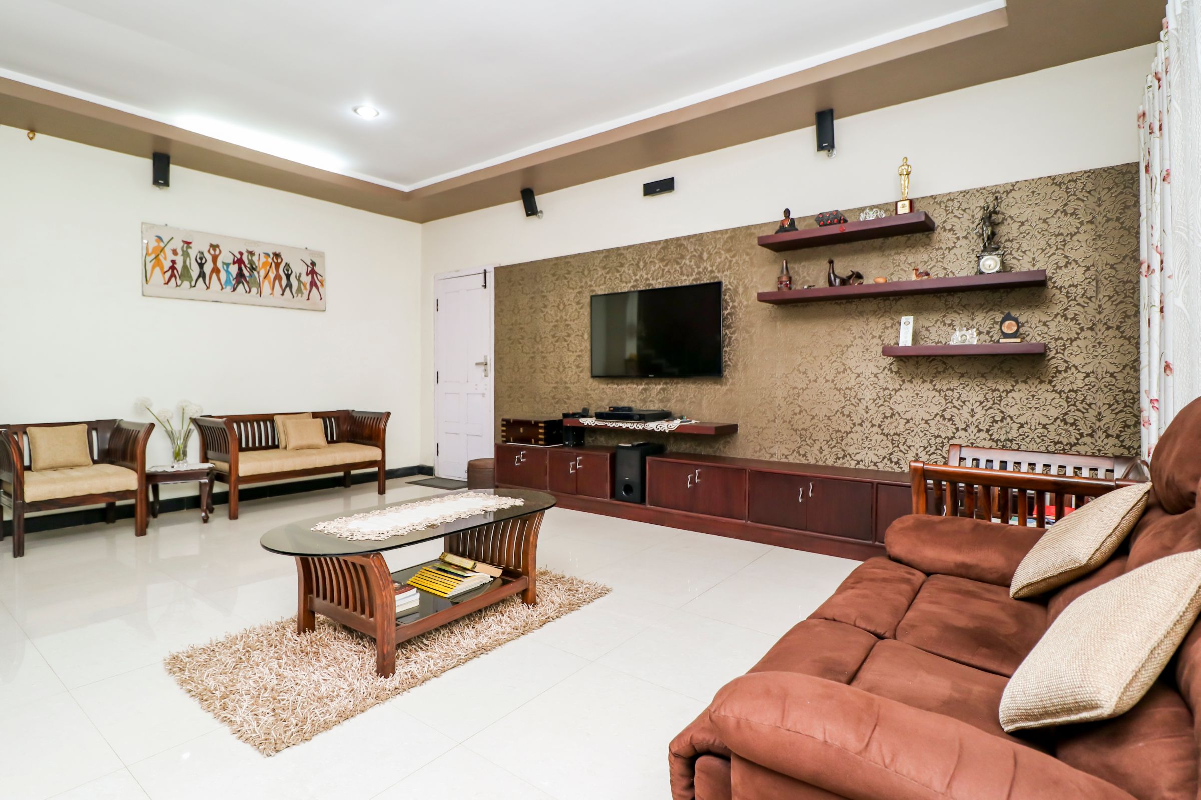 Chirpy Haven Homestay | Rooms & Kitchen - Tap to explore photos