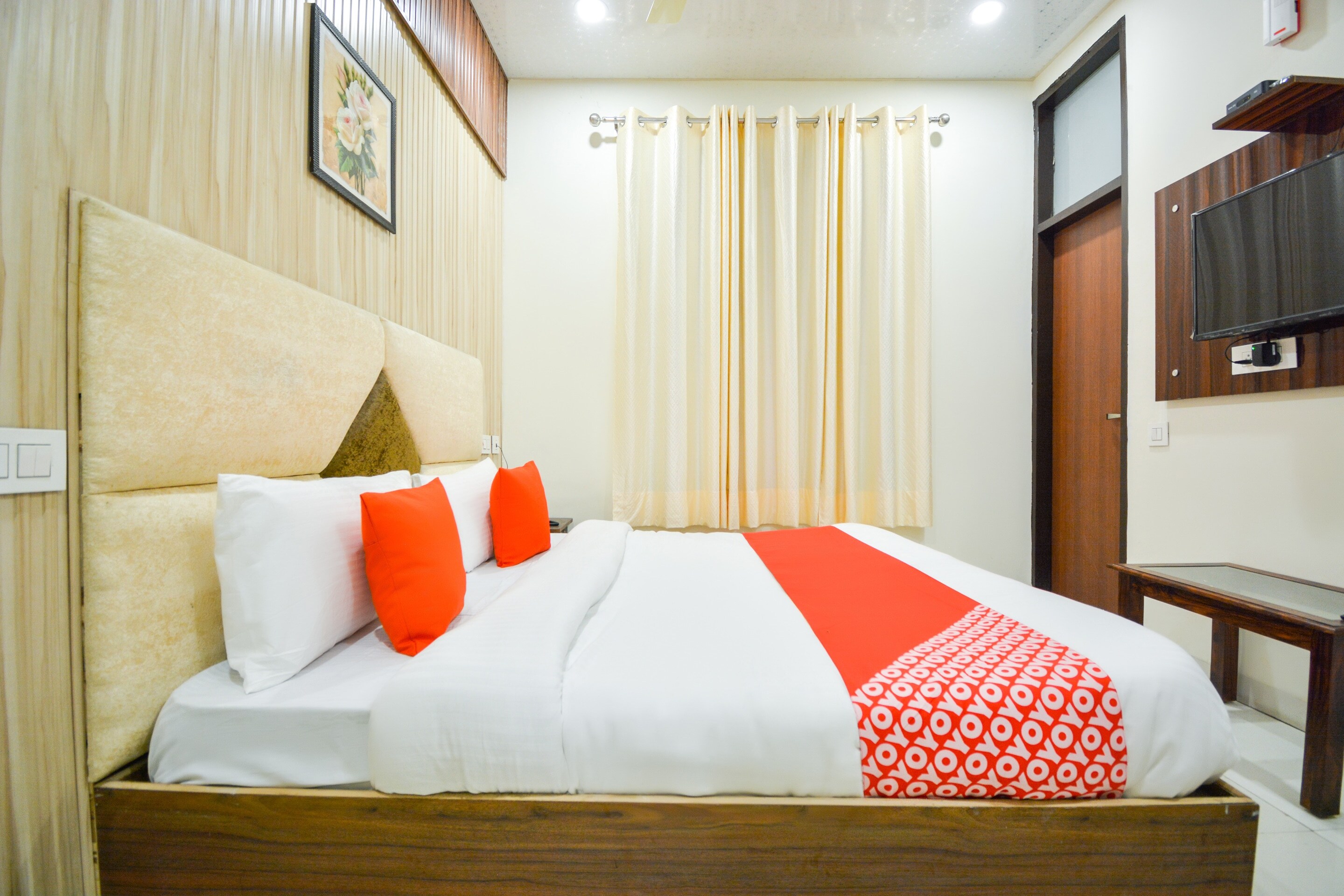 OYO Hotel Gold - Tap to explore photos