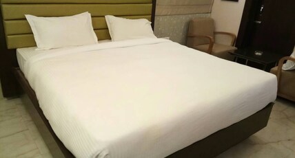 HOTEL NATRAJ ROYAL Room Type - Deluxe Room (King Bed)