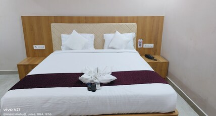 HOTEL SHREE R.C VATIKA Room Type - DELUXE