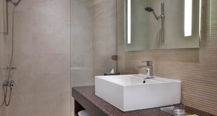 DoubleTree by Hilton Resort  & Spa Marjan Island Room Type - KING ONE BEDROOM SUITE
