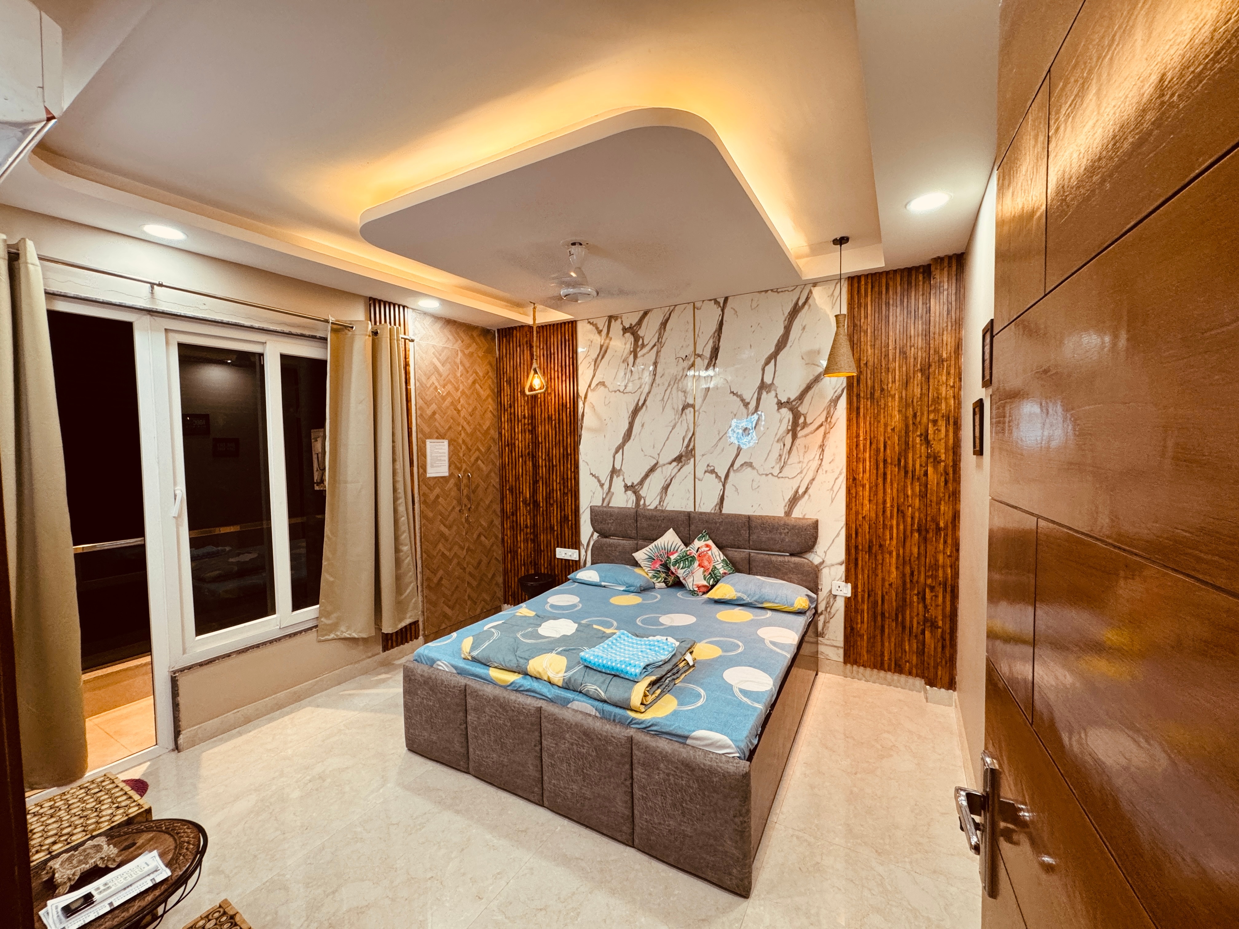 Studio apartment near airport - Tap to explore photos