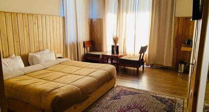 The Bulevar- Whispering Willows Room Type - Boutique room with Mountain View