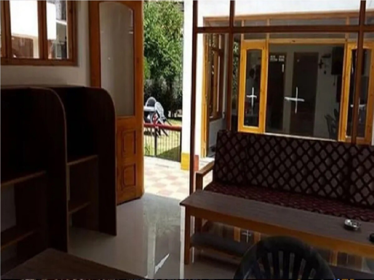 Hotel Lucky Kashmir - Tap to explore photos