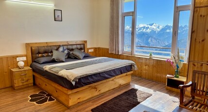 Nature's Retreat Manali Room Type - Premium Balcony room