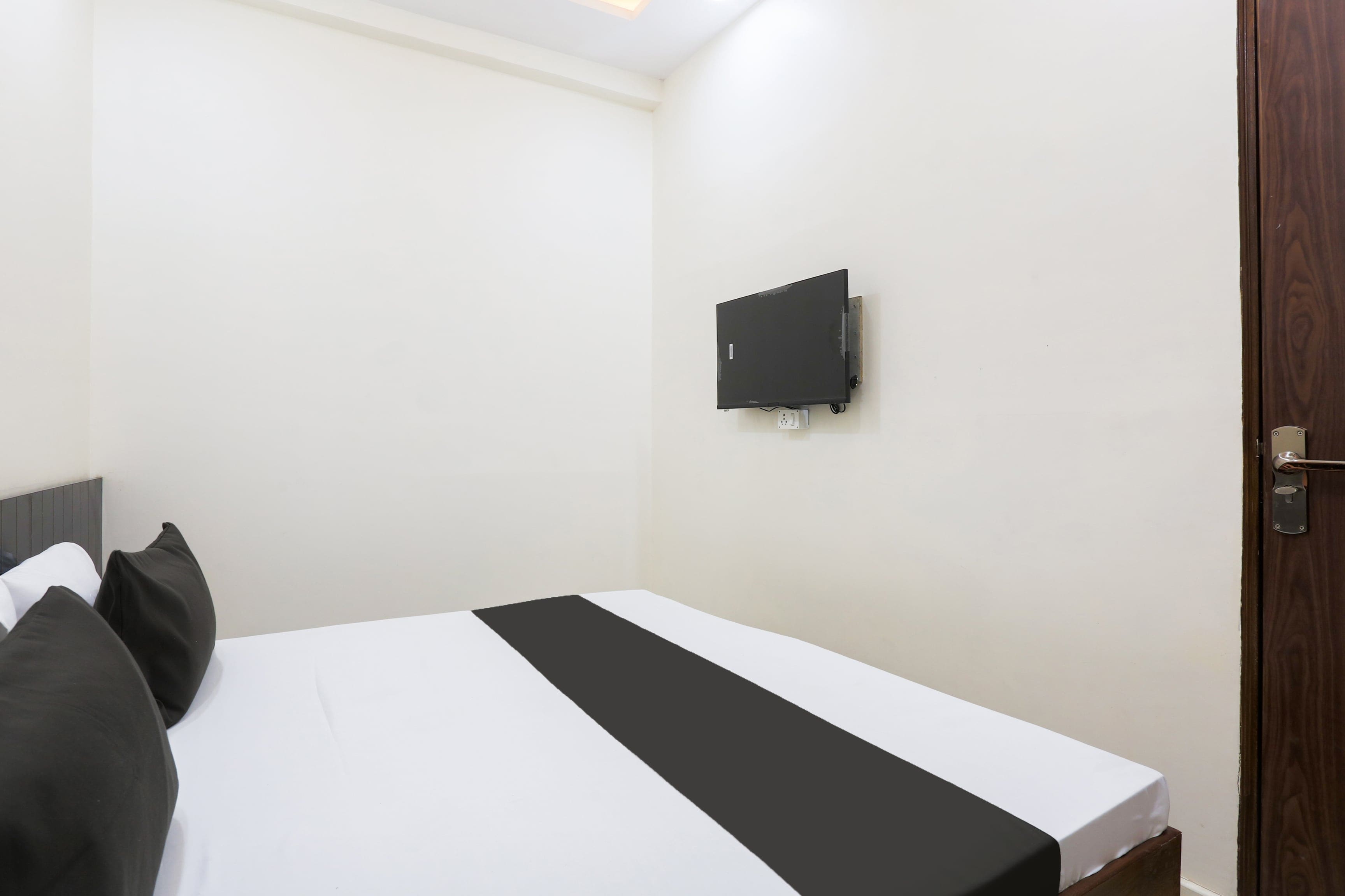 HOTEL O RELAX MAX - Tap to explore photos