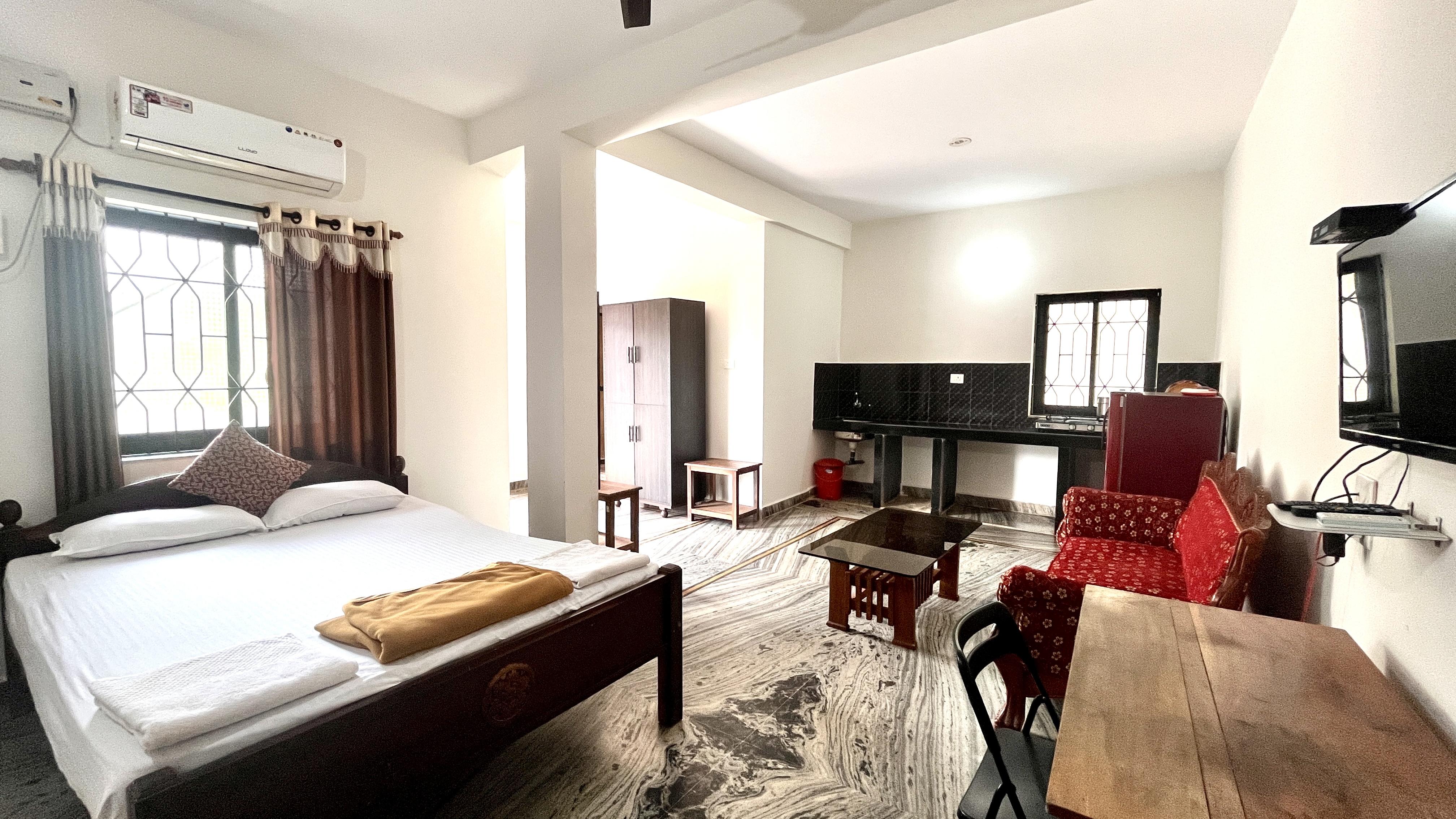 Morjim Sunset Hotel - Tap to explore photos