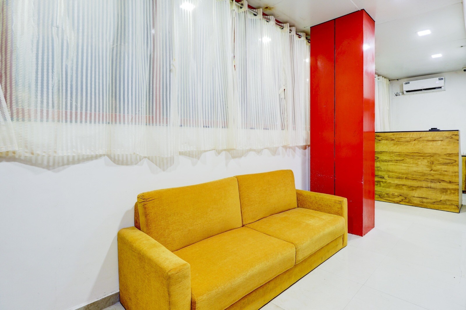 Laa-sa Rooms - Tap to explore photos