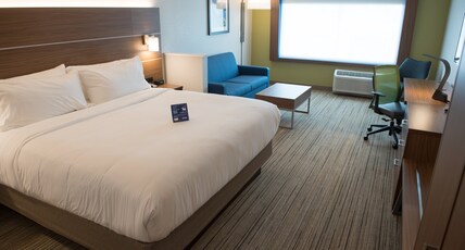 Holiday Inn Express & Suites - Orland Park Mokena Room Type - 1 King Suite Communications Accessible