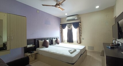 Reliance Guest House Room Type - AC Deluxe Room