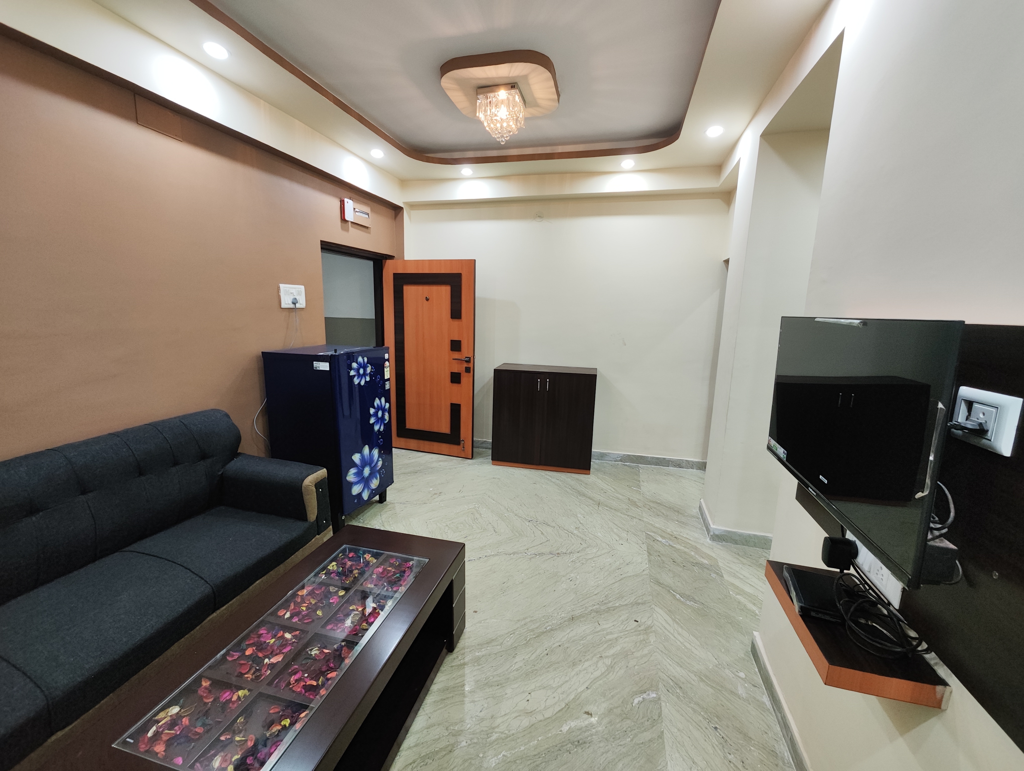 Elegant 2BHK Service Apt in New Ballygunge Kasba - Tap to explore photos