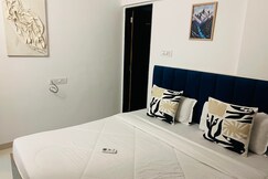 Blue Haven 2bhk Near Airport Couple friendly Luxe