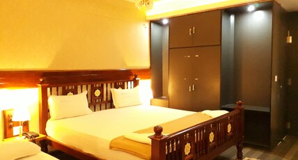 Hotel Meyyappaa Room Type - SUITE ROOM WITH TRIPLE BED