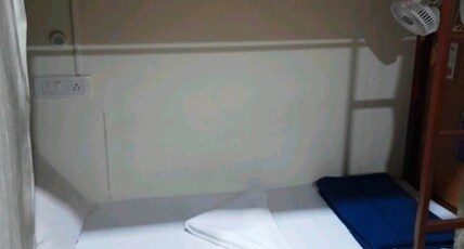 Noor Dormitory Marol Room Type - Deluxe BEd